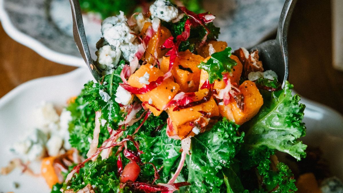 Grünkohlsalat mit Kürbis und Gorgonzola